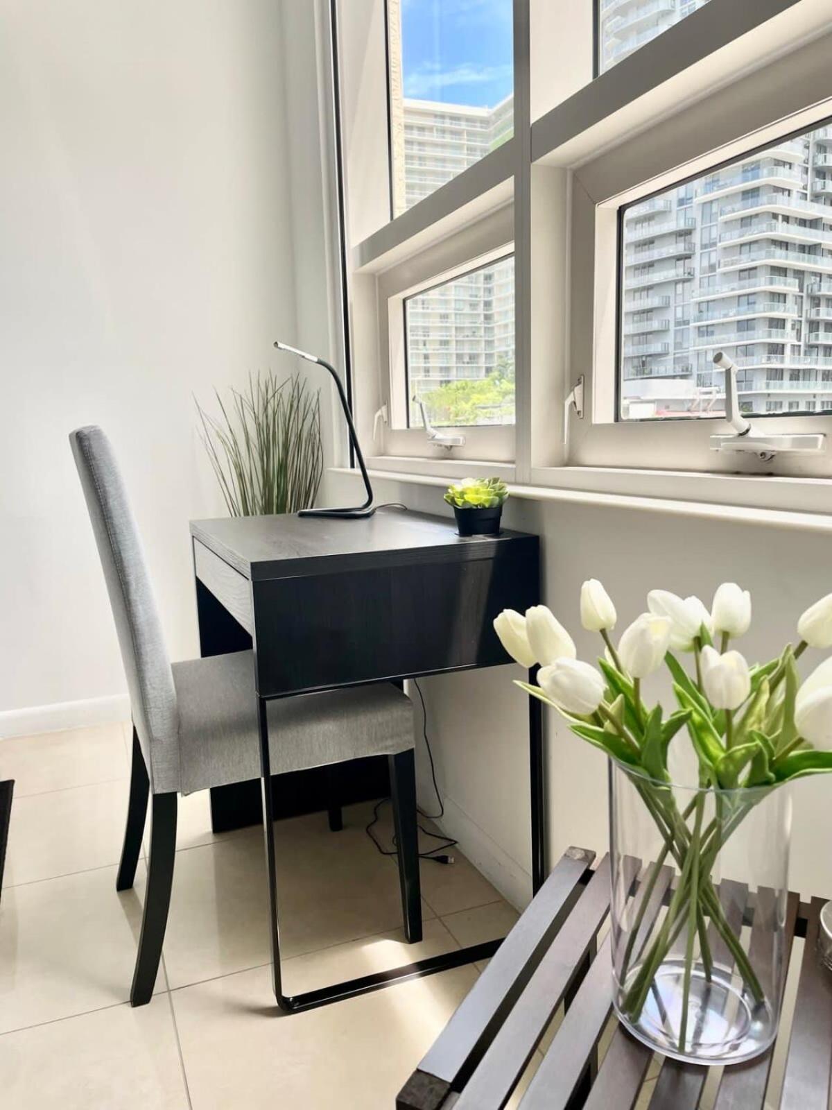City Condo In Midtown Wynwood With Pool And Parking Miami Bagian luar foto