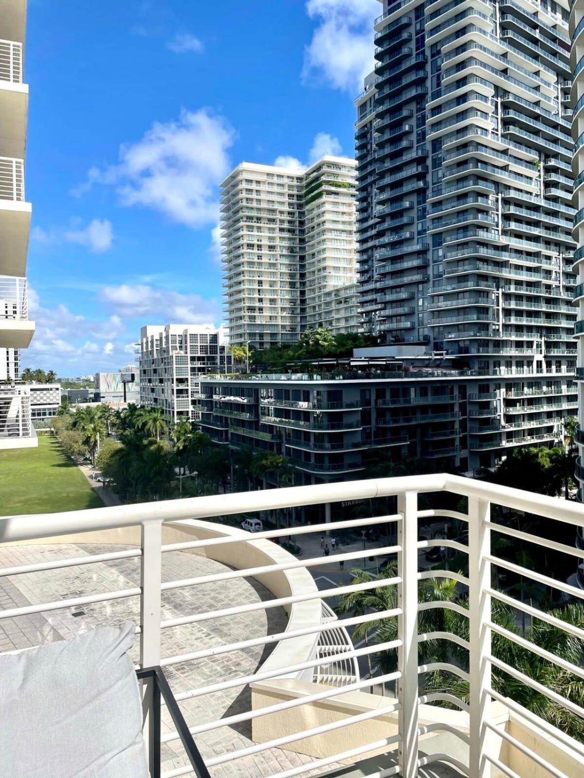 City Condo In Midtown Wynwood With Pool And Parking Miami Bagian luar foto